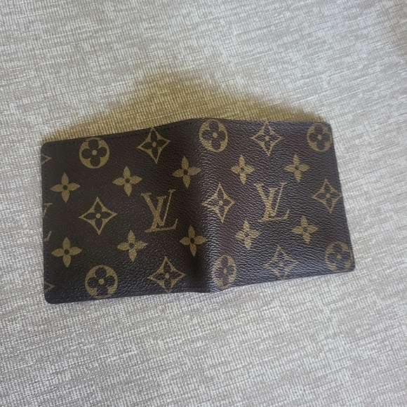 Authentic LOUIS VUITTON Monogram Canvas Leather Card Bifold Wallet - Picture 3 of 10